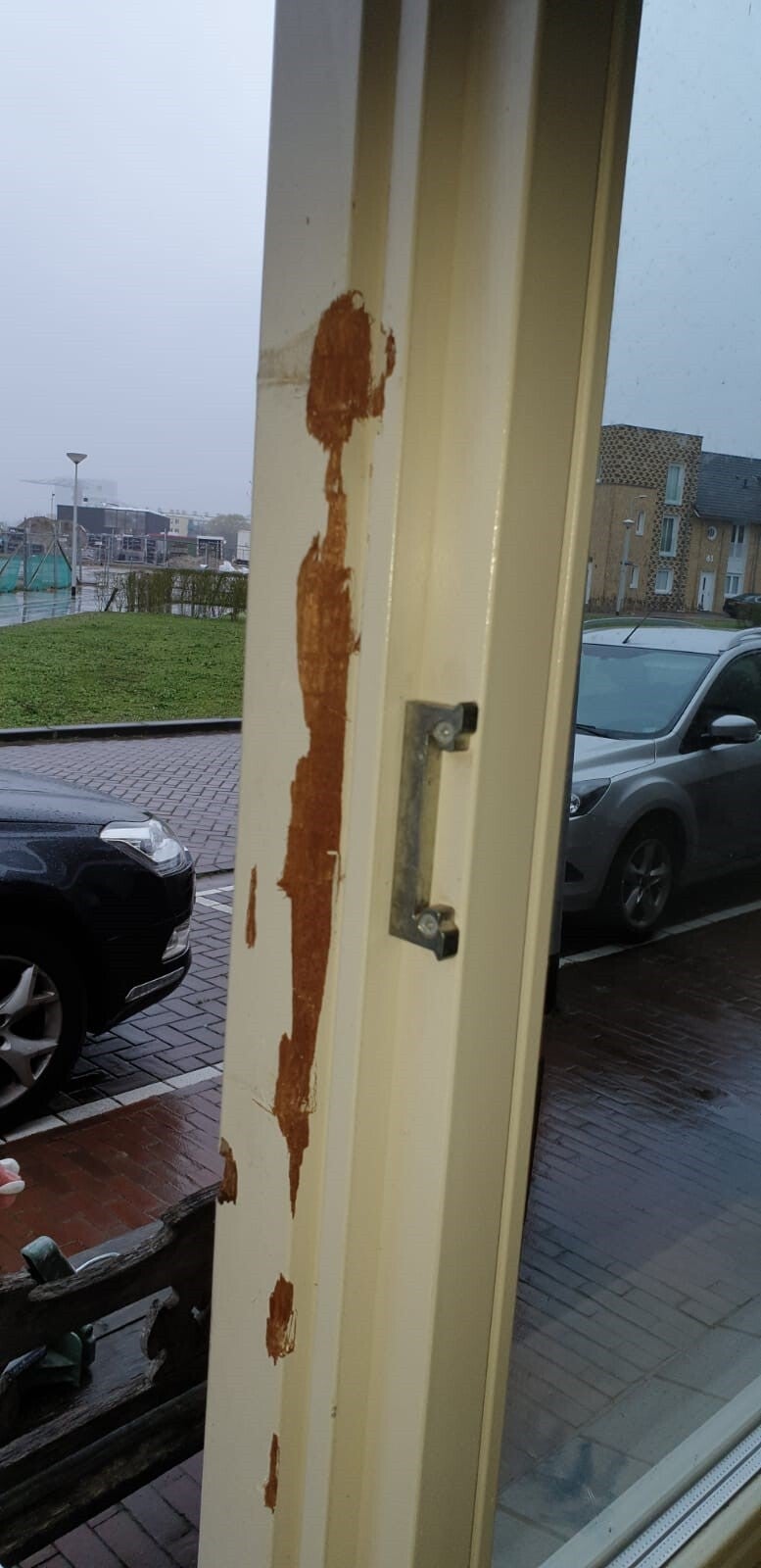 Inbraakschade aan kozijn voor herstel